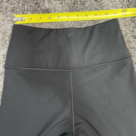 Victoria’s Secret on point live stretch black biker shorts women’s size S or M? - Picture 7 of 10